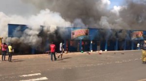 Nyamasheke: Imiryango 8 y'Ubucuruzi yafashwe n'inkongi y'umuriro irakongoka