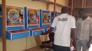 MINICOM yahagaritse by'agateganyo ibiryabarezi bishyirwamo ibiceri 