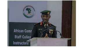 Gen. Mubarakh yashimangiye umuhate w'u Rwanda mu guteza imbere amashuri ya gisirikare