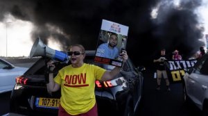 Israel: Bari mu myigaragambyo isaba Leta kumvikana na Hamas