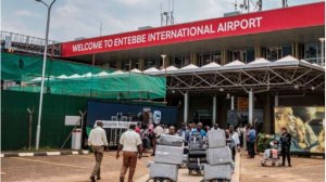 Uganda yoroheje amabwiriza ya Covid ku bagenzi