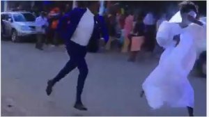 Umugeni yaturumbutse mu rusengero ariruka umukunzi we aramukurikira