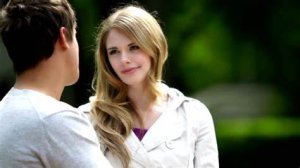 Dore ibimenyetso byakwereka ko umukobwa yagukunze ariko akabura aho ahera abikubwira