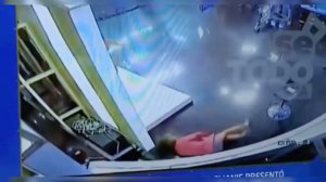 Umunyamakuru yituye hasi ari mu kiganiro bitera impuenge abakunzi be