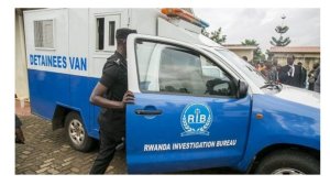 Umugore yatwitse inzu avuga ko umugabo we ari kumwe n'indaya aza gutungurwa n'abo yasanzemo