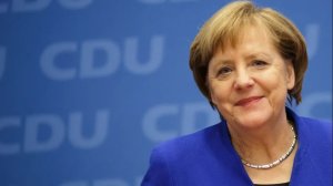 U Burayi buzasenyuka: Merkel wayoboye u Budage yatanze umuburo