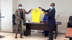 Impamvu Guverineri Kayitesi yahawe umwenda wanditseho nimero 6 akanitwa Kapiteni yamenyekanye