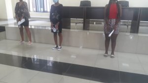 Umugabo wakekwagaho gucuruza abantu no gushyira hanze amashusho y'abakobwa bambaye ubusa yarashwe agerageza gutoroka ubutabera