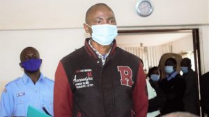 Umupolisi yafunzwe akekwaho kwiba inkweto 