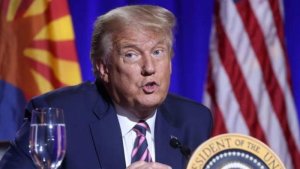 Perezida Trump yongeye guha gasopo Iran ivugwaho gushaka gukora mu jisho Amerika