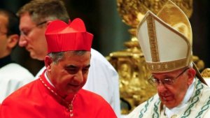 Umukardinali wari ukomeye i Vatican yashinje Papa kumweguza ashingiye ku binyoma