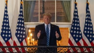 Perezida Trump yavuye mu bitaro asaba abantu kudatinya COVID-19 