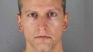 Umupolisi uregwa kwica umwirabura George Floyd yarekuwe atanze ingwate