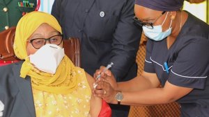 Tanzania: Perezida Samia Suluhu yakingiwe Covid-19 asaba Abatanzania bose nabo kwikingiza