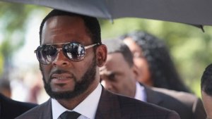 R. Kelly yahamwe n'icyaha mu rubanza rwo gucuruza abakoreshwa imibonano