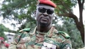 Guinea: Doumbouya wahiritse ubutegetsi ararahira nka perezida