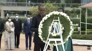 Perezida Kagame na Madamu we bashyize indabo ku mva y'Intwari z'igihugu [AMAFOTO]