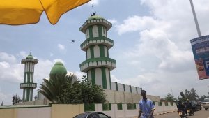 Bamwe mu bayoboke b'idini ya Isilamu barasaba ko gutora Adhana mu ijwi riranguruye mu gitondo bisubizwaho