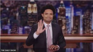 Umunyarwenya Trevor Noah yasezeye mu kiganiro ‘The Daily Show' amazemo igihe