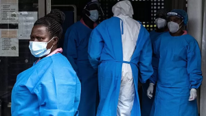 Uganda: Ebola yishe umukozi wa kane wo mu buvuzi