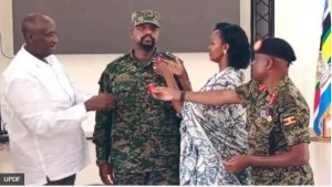 Muhoozi Kaineruga yambitswe umwambaro mushya n'ipeti rya General n'umugore we na sewabo
