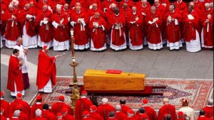 Papa Benedict XVI yashyinguwe mu muhango udasanzwe