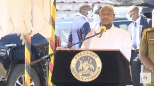 Perezida Museveni yategetse ko abaminisitiri bashinjwa kwiba amabati y'abatishoboye bafungwa