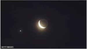 Mu ijoro ryo kuri uyu wa 27-28 werurwe imibumbe itanu yagaragaye iri ku murongo umwe n'Ukwezi