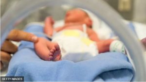 Mu Bwongereza havutse umwana wabyawe n'abantu batatu,uburyo bushya bwo kurema umuntu