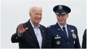 Perezida Biden watunguranye aha Ukraine intwaro “zitemewe ku rugamba” yasuye Ubwongereza