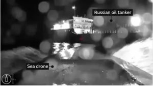 Ubwato bwikoreye ibitoro by'Uburusiya bwarasiwe hafi ya Crimea