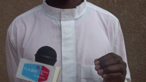 Rwamagana: Abanyeshuri bari kurihisha umuyobozi w'ikigo telefoni za 825000 FRW