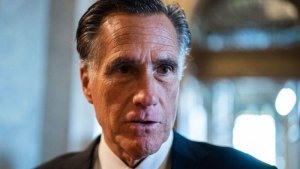 Senateri Mitt Romney arasaba Biden na Trump kutitabira amatora ya 2024