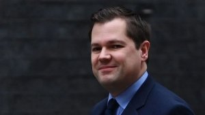 Ubwongereza: Minisitiri w'abinjira n'abasohoka yeguye kubera ibishya mu kohereza abimukira mu Rwanda