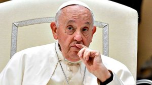 Vatican yashyize umucyo ku byo guha umugisha abatinganyi Papa yemeje