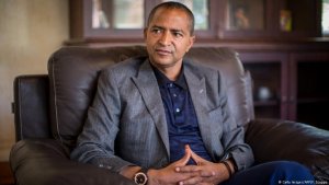 Ibifaru n'abashinzwe umutekano bazengurutse urugo rwa Moïse Katumbi 