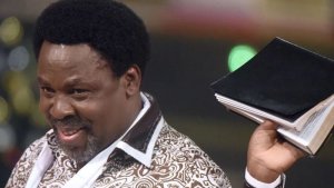 Umwana wa TB Joshua yavuze ubugome bukomeye yamukoreye amuziza gushaka kumutamaza