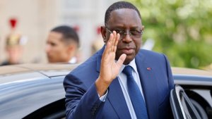 Perezida Sall yisubiyeho areka ibyo kwimura amatora