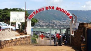 Nyarugenge: Umurwayi yarakajwe nuko batinze kumuvura amenagura ibirahuri by'imodoka 