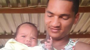 Ibyishimo ku mugabo wamaze iminsi itatu munsi y'igorofa ryasenyutse agatabarwa