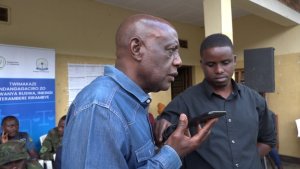 Rusizi: Umuvunyi Wungirije yishyurije umuturage wari umaze imyaka ine yarambuwe na rwiyemezamirimo 