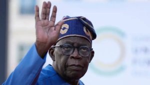 Kugwa kwa Perezida Tinubu kwatumye benshi bacika ururondogoro
