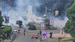 Kenya: Abigaragambya banesheje polisi batwika inteko ishinga amategeko