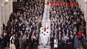 Paris: Katederali ya Notre Dame yatwitswe n'Umunyarwanda yongeye gufungura