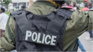 Umupolisi yasinze yiha ububasha bwa Perezida maze arekura arekuye abantu 13 bacyekwaho ibyaha 