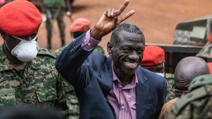 Uganda: Besigye yashinjwe ikindi cyaha cyamucisha umutwe