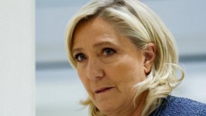 Umunyapolitiki Marine Le Pen yambuwe uburenganzira bwo kugira umwanya yiyamamariza mu gihe cy'imyaka itanu