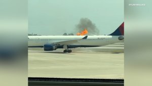 Amerika: Indege irimo abagenzi yafashwe n'inkongi y'umuriro