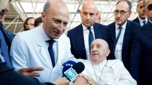 Uwari ukuriye abaganga ba Papa Francis Yasobanuye ibyaranze amasaha ye ya nyuma