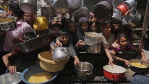 Gaza: Abaturage bugarijwe n'inzara bategereje imfashanyo